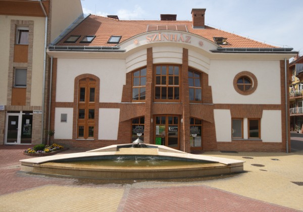 Kalocsa, Filmszínház bővítése és átalakítása Kamara színházzá, 960 m2-en 2006-ban.