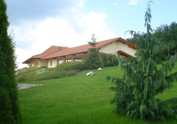 Győrújbaráti családi ház 2001-ben.